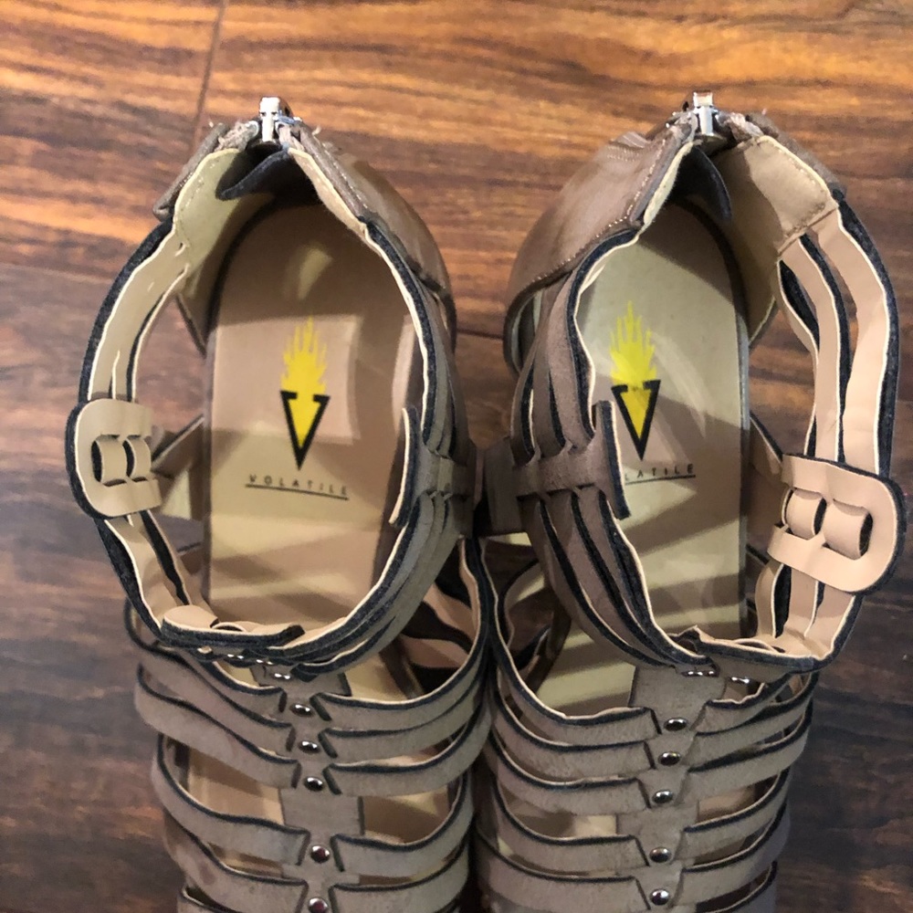 Volatile wedges - Picture 4 of 6
